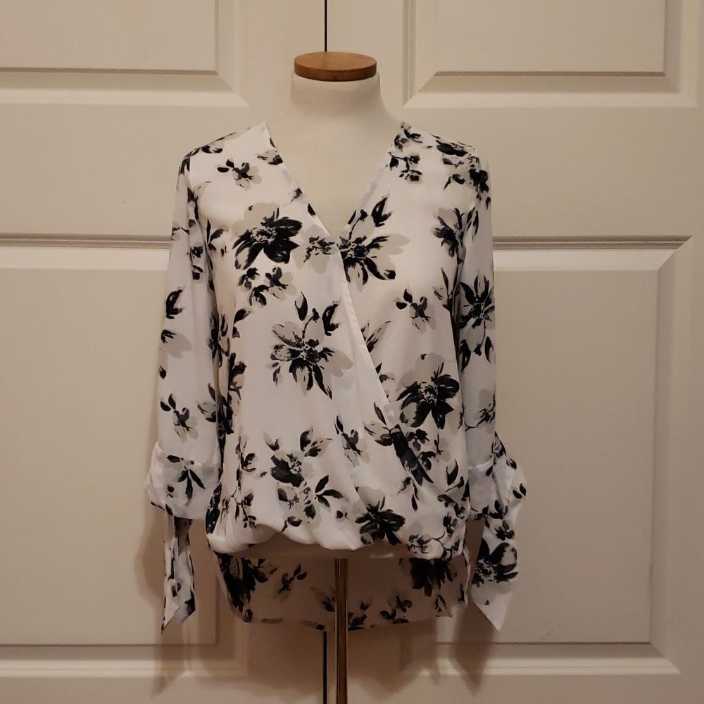 WEST Kei Allan Surplice‎ Tie Sleeve High Low Blouse Floral Black White Sz…